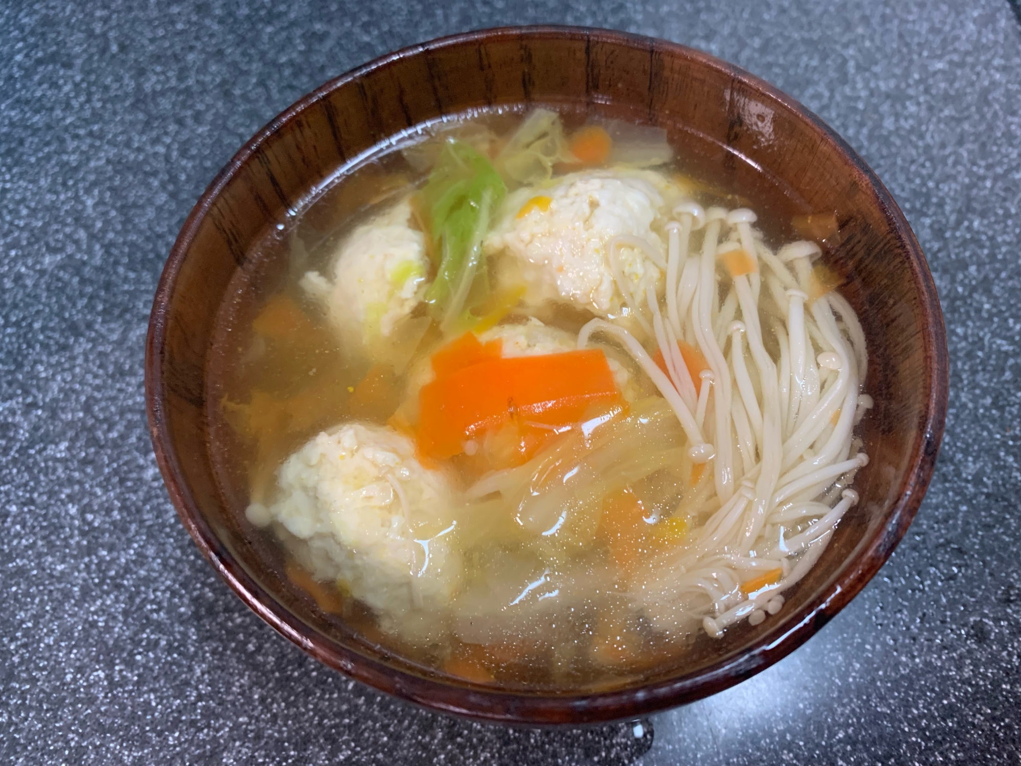 野菜たっぷり！はんぺん鶏団子スープ♪