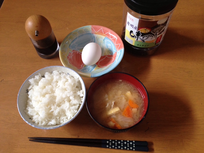 しっかり和朝食！豚汁たまごかけ朝食