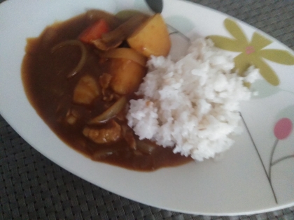 甘口カレー
美味しかったです♪
お肉はあるもので代用
しました(@_@)
美味しいカレー
ごちそうさまでした♪
寒いのでお身体お大事にね！