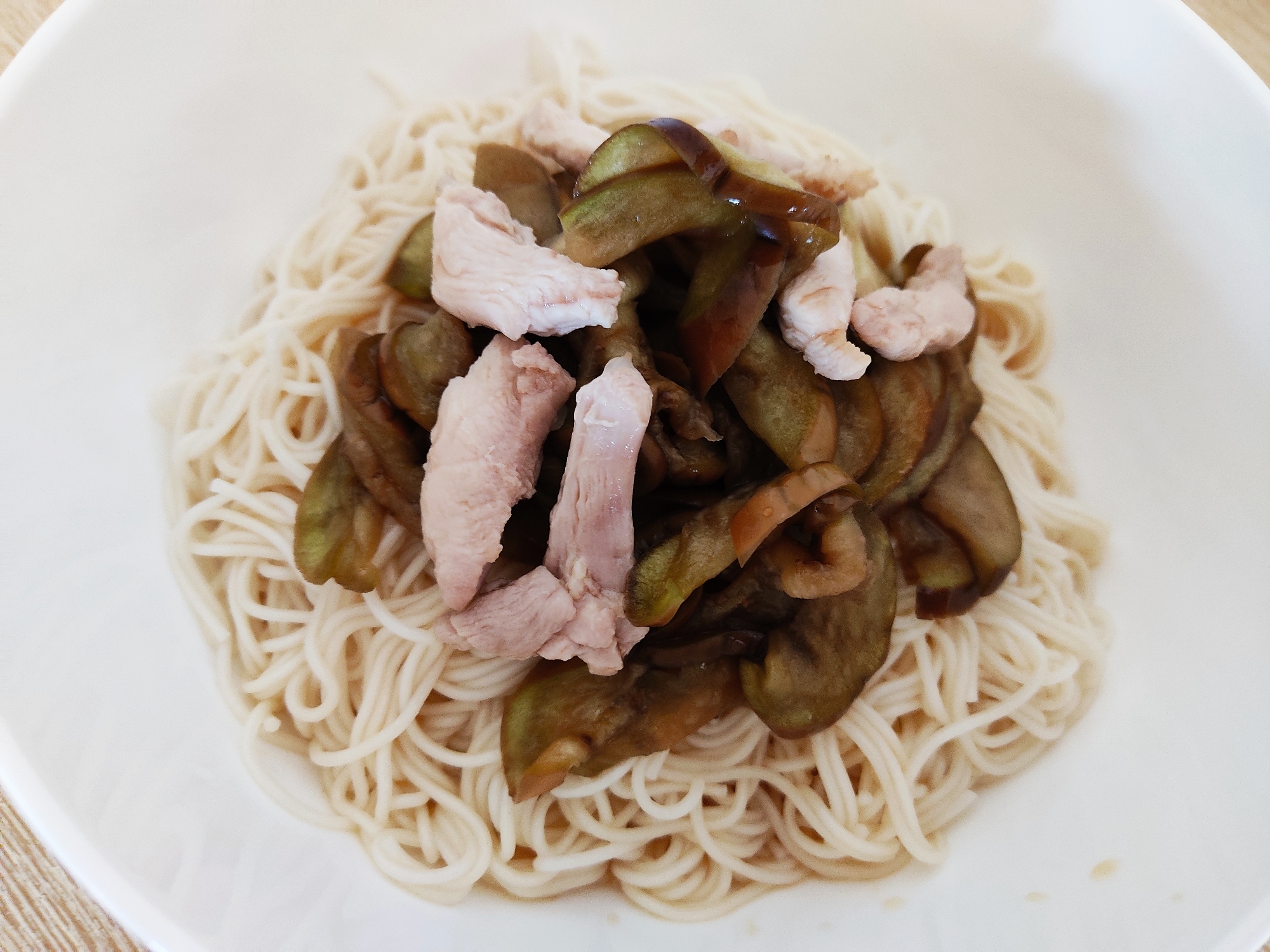 暑い日に☆ナスと鶏肉のっけそうめん