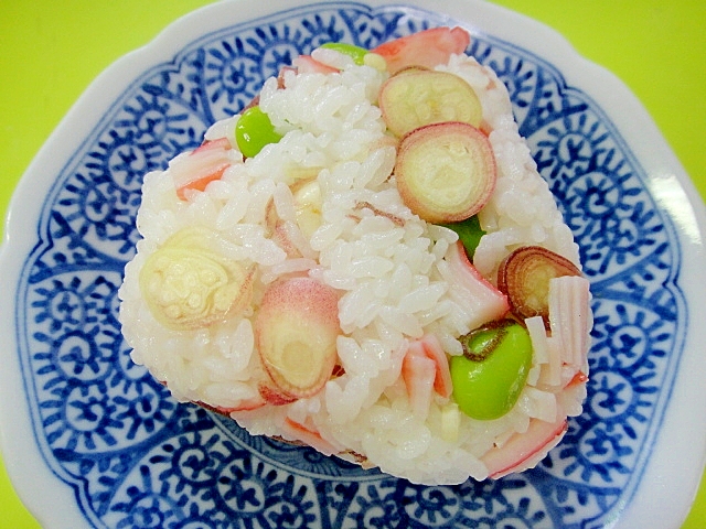 カニカマとみょうが枝豆の酢飯おにぎり