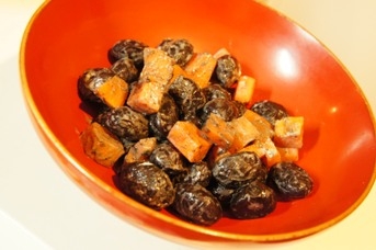 美味しく食べてきれいに、黒豆とニンジンの胡麻和え