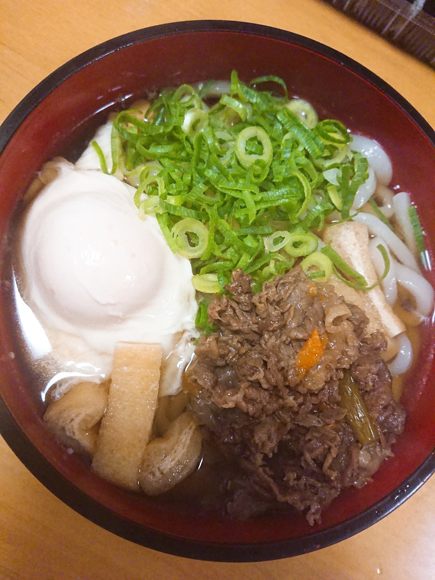 落としたまごの肉うどん