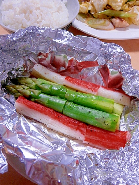 アスパラとカニカマのバターホイル焼き