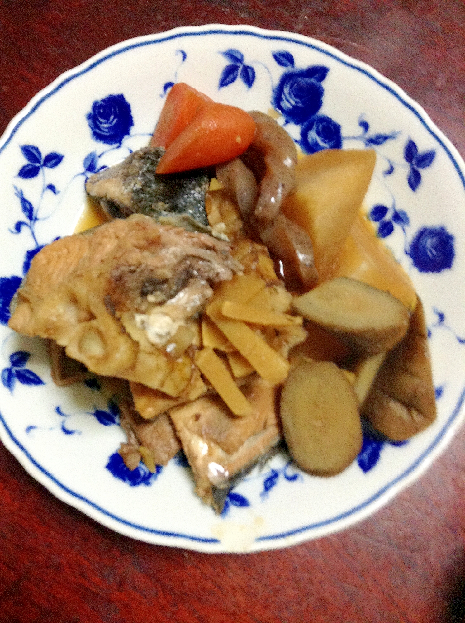 大根だけじゃもったいない！ブリあらと根菜の煮物。