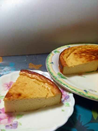 今回18㎝の丸型を購入、いつも四角だったので、厚みがなく物足りなかったけど、今回はボリュームが有って、なおかつ柔らかくて美味しかったです。おごちそうさまでした♪