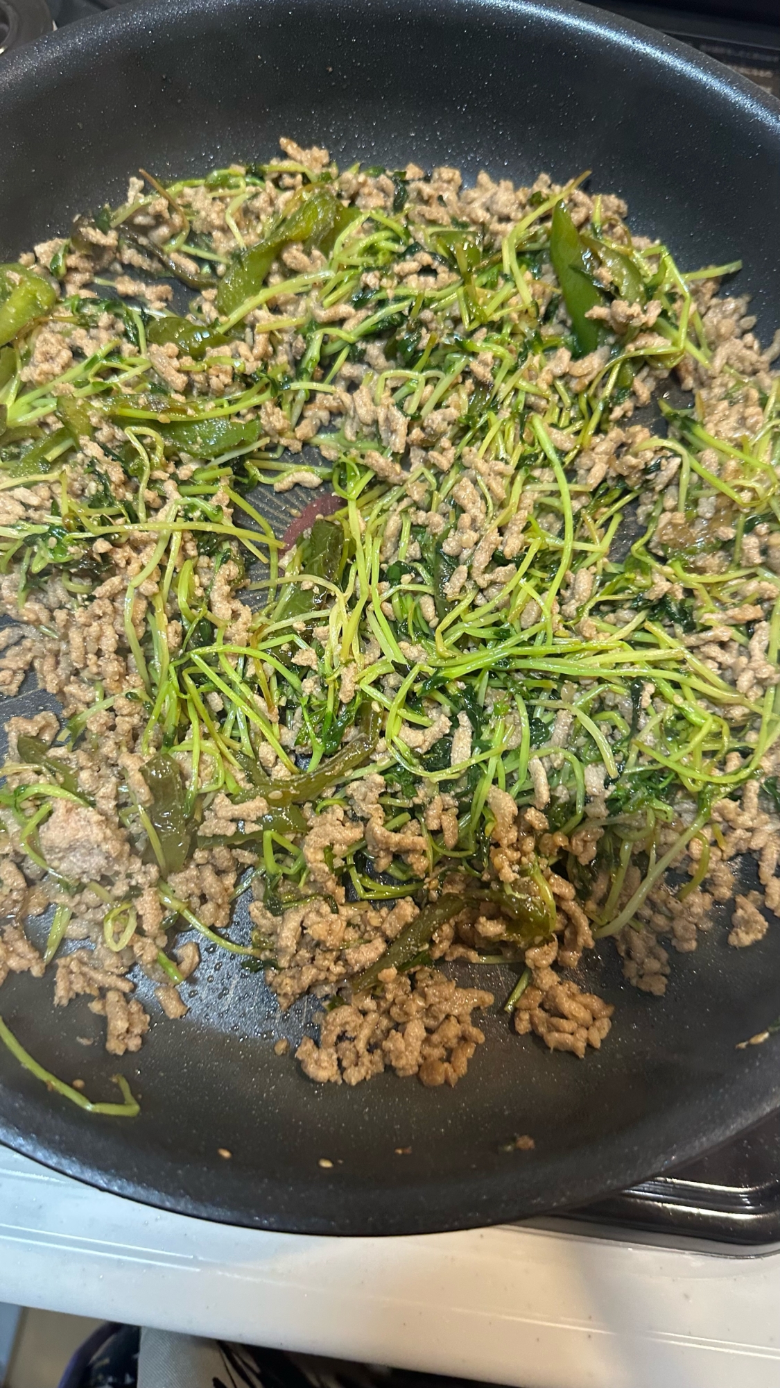 葉酸☆豆苗とピーマンのひき肉炒め