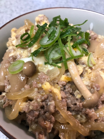 子供が喜ぶ カンタン豚ひき肉と玉ねぎの卵丼 レシピ 作り方 By Acchan66 楽天レシピ