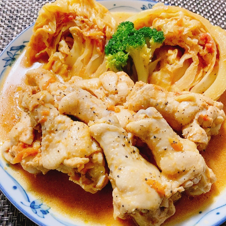 手羽元と大きめキャベツのトマトクリーム煮