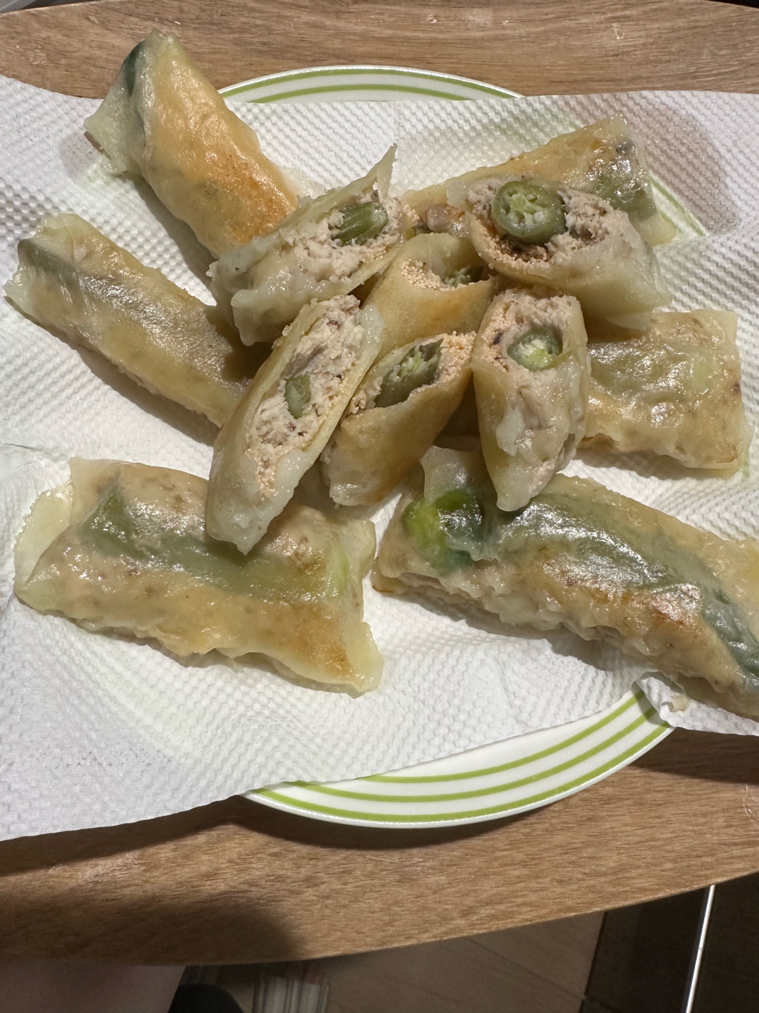 オクラのヘルシー焼き春巻き!たらこと鶏ひき肉もin