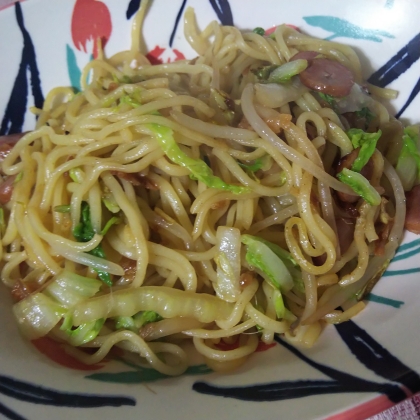 白菜とウインナーの醤油焼きそば