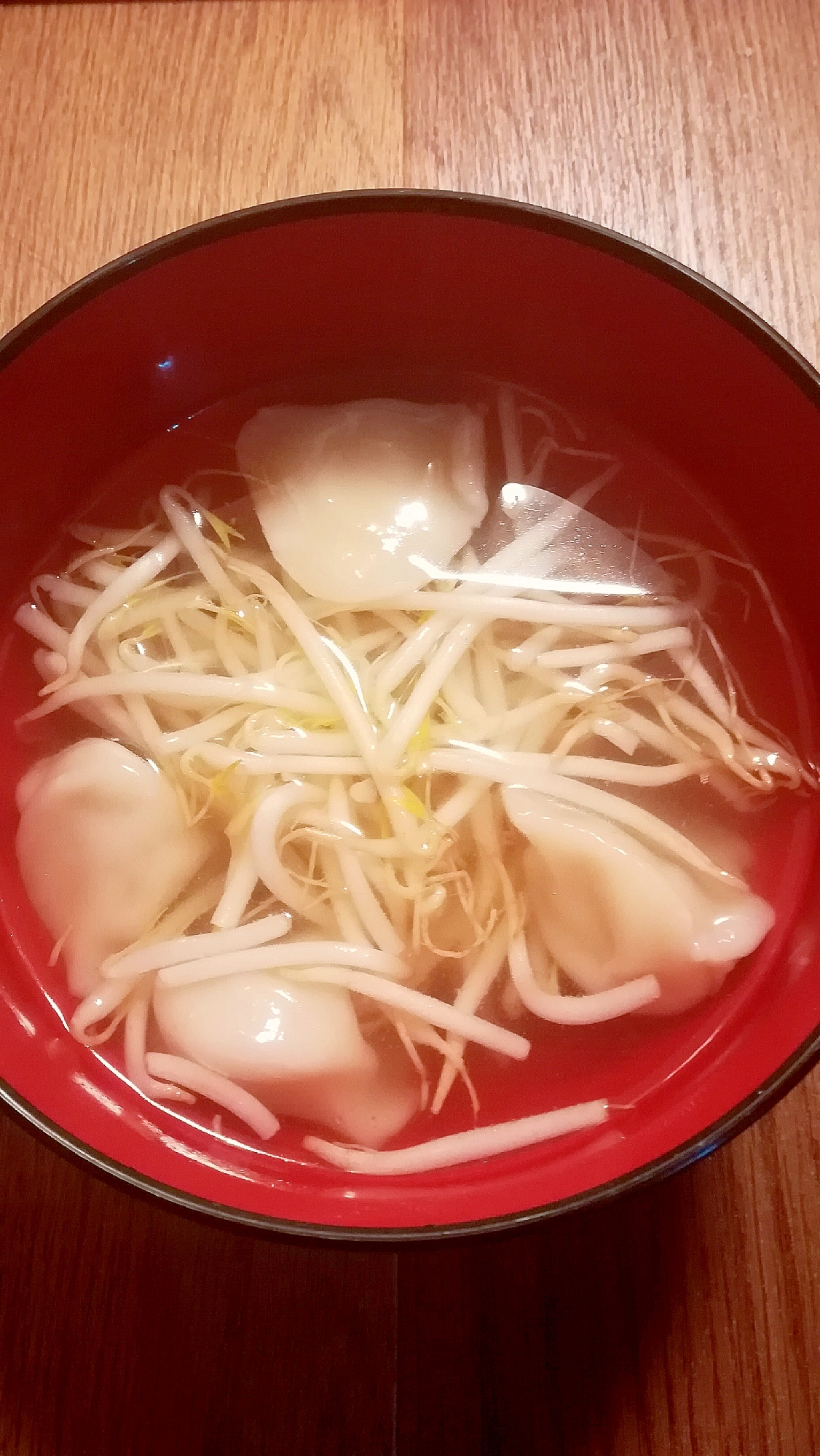 もやしと水餃子の中華スープ