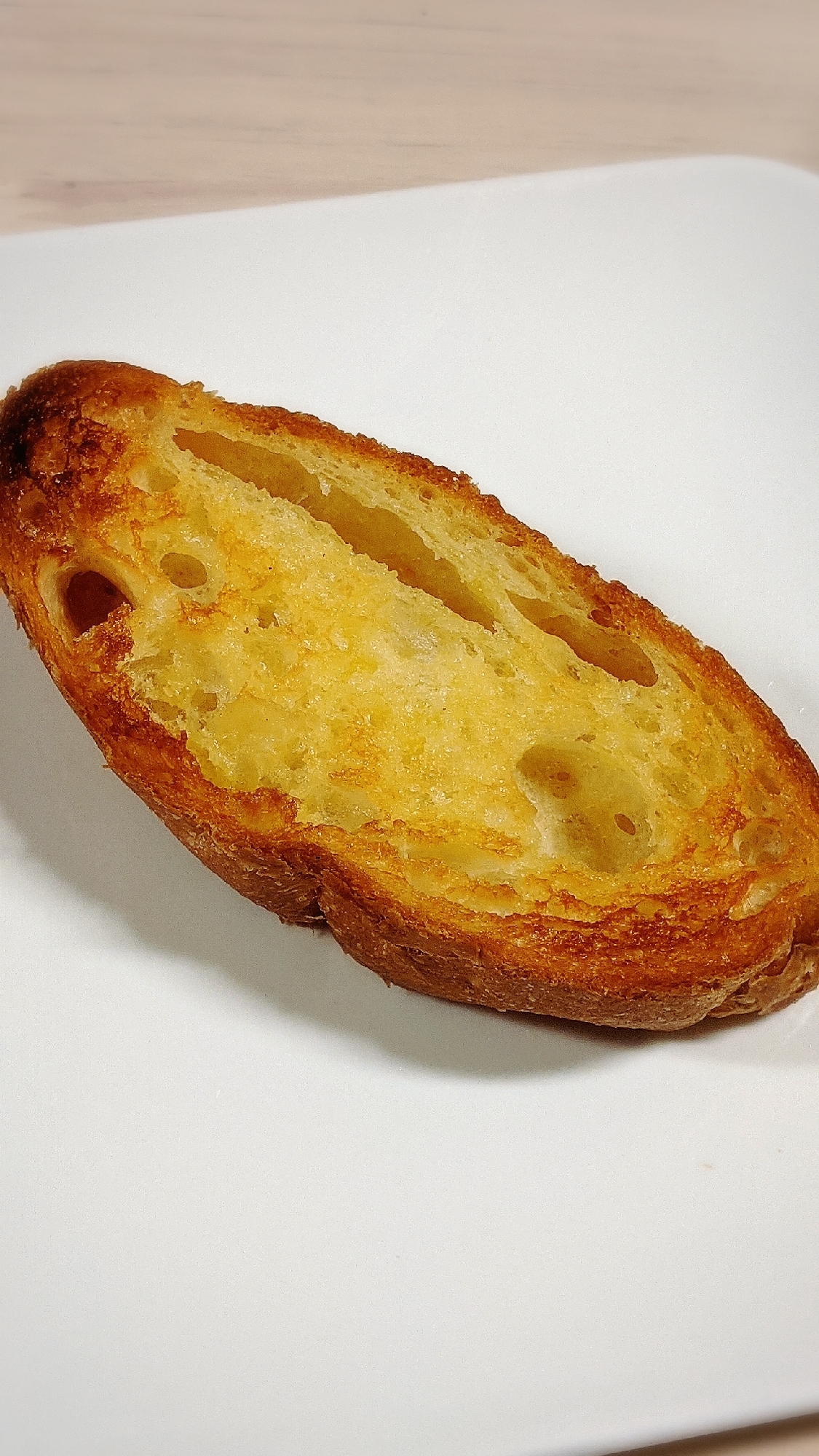 フランスパンで塩バター♪