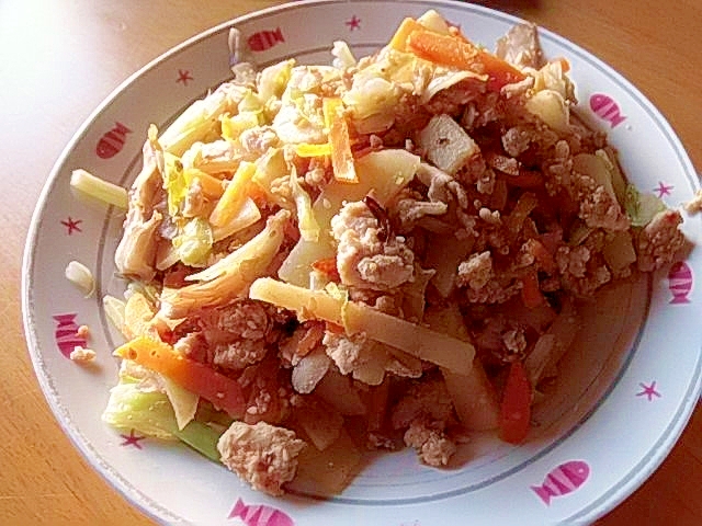 鶏ミンチとたっぷり野菜のごま味噌炒め