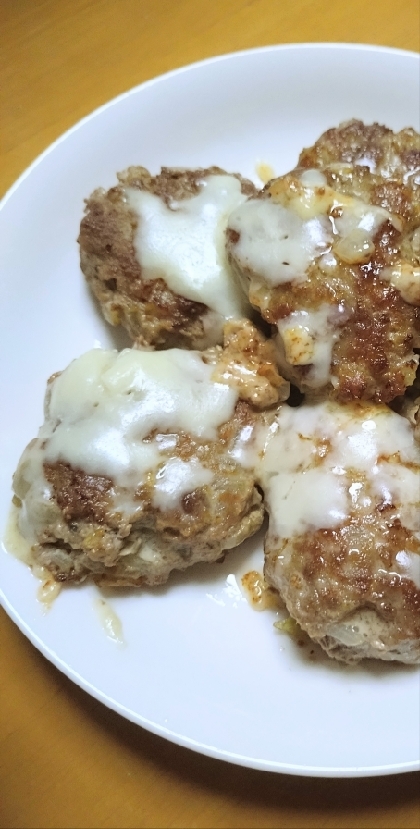 煮込みハンバーグ（合い挽き肉・チーズのせ）