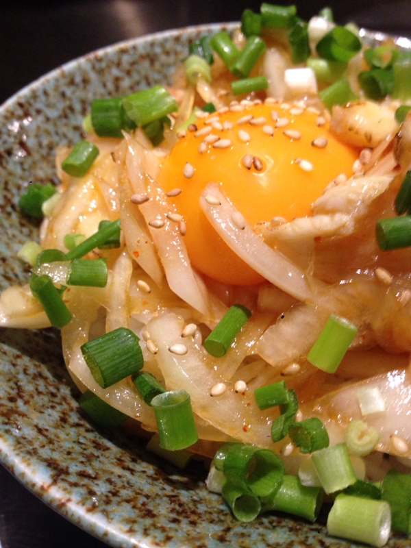 鶏ユッケ丼（生親子丼）