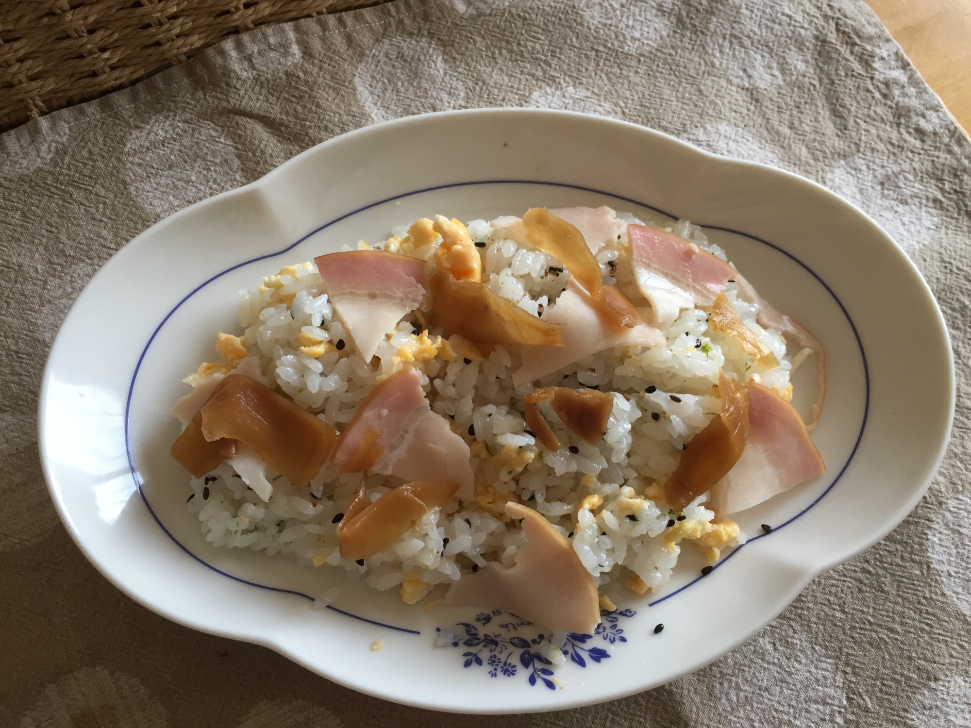 ハムと生姜と炒り卵のゴマたっぷり青のりちらし寿司