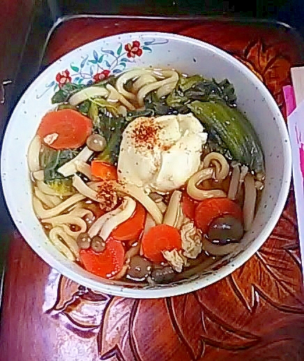 玉子アブラ菜しめじ人参うどん