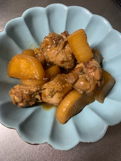 じんわり染み入る♪大根と鶏手羽元の煮物
