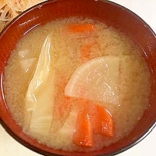 大根・にんじん・きゃべつの味噌汁