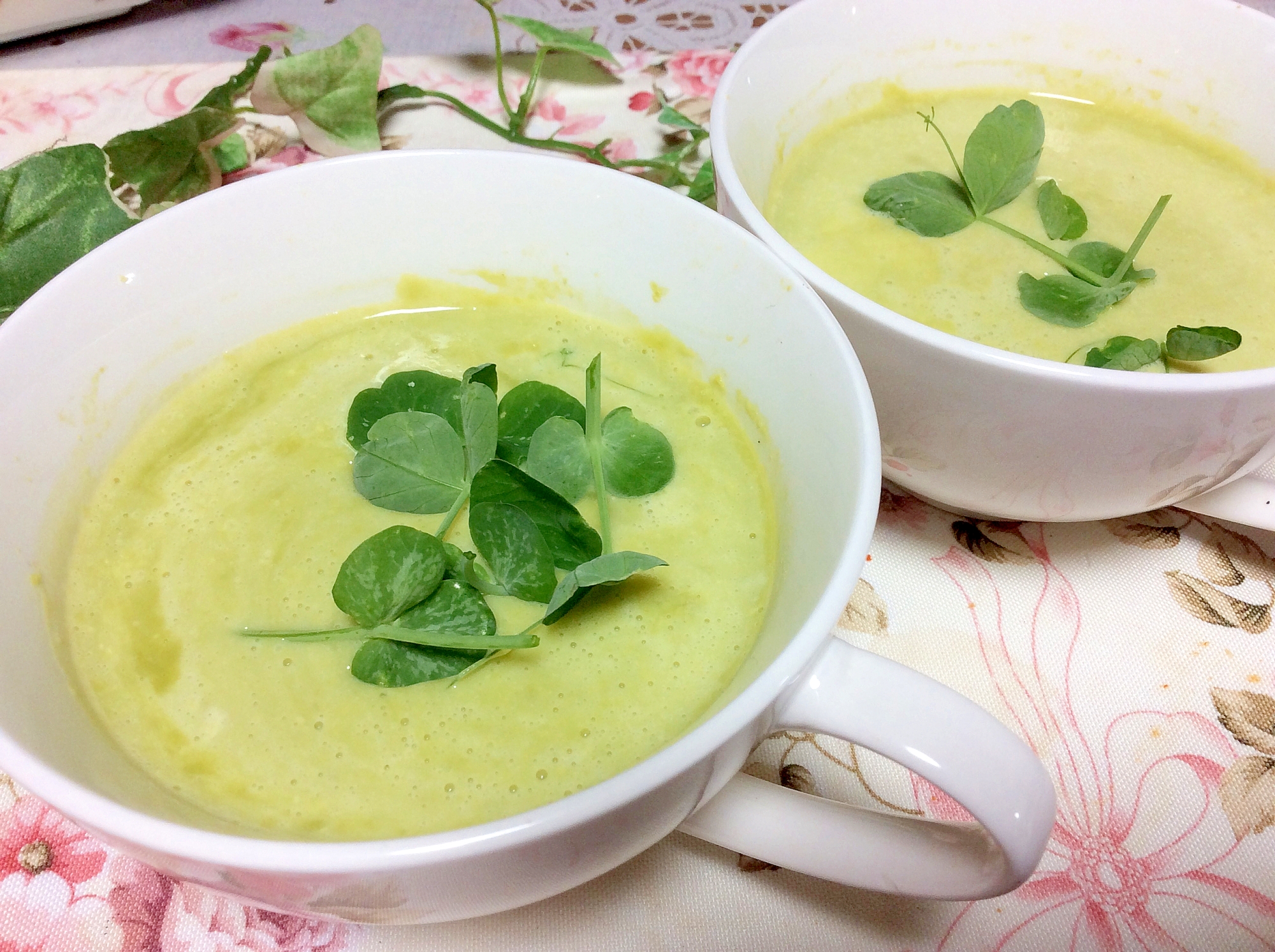 グリーンピースと新玉ねぎの豆乳スープ