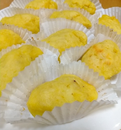 材料を参考にさせていただき、バターを増量させていただきました。黒ごまも卵黄でおめかしもないけど、味は最高です♪