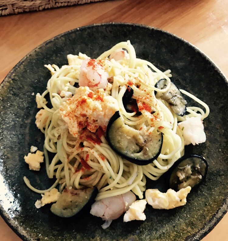 ナスとむきエビ、炒り卵の焼きそば