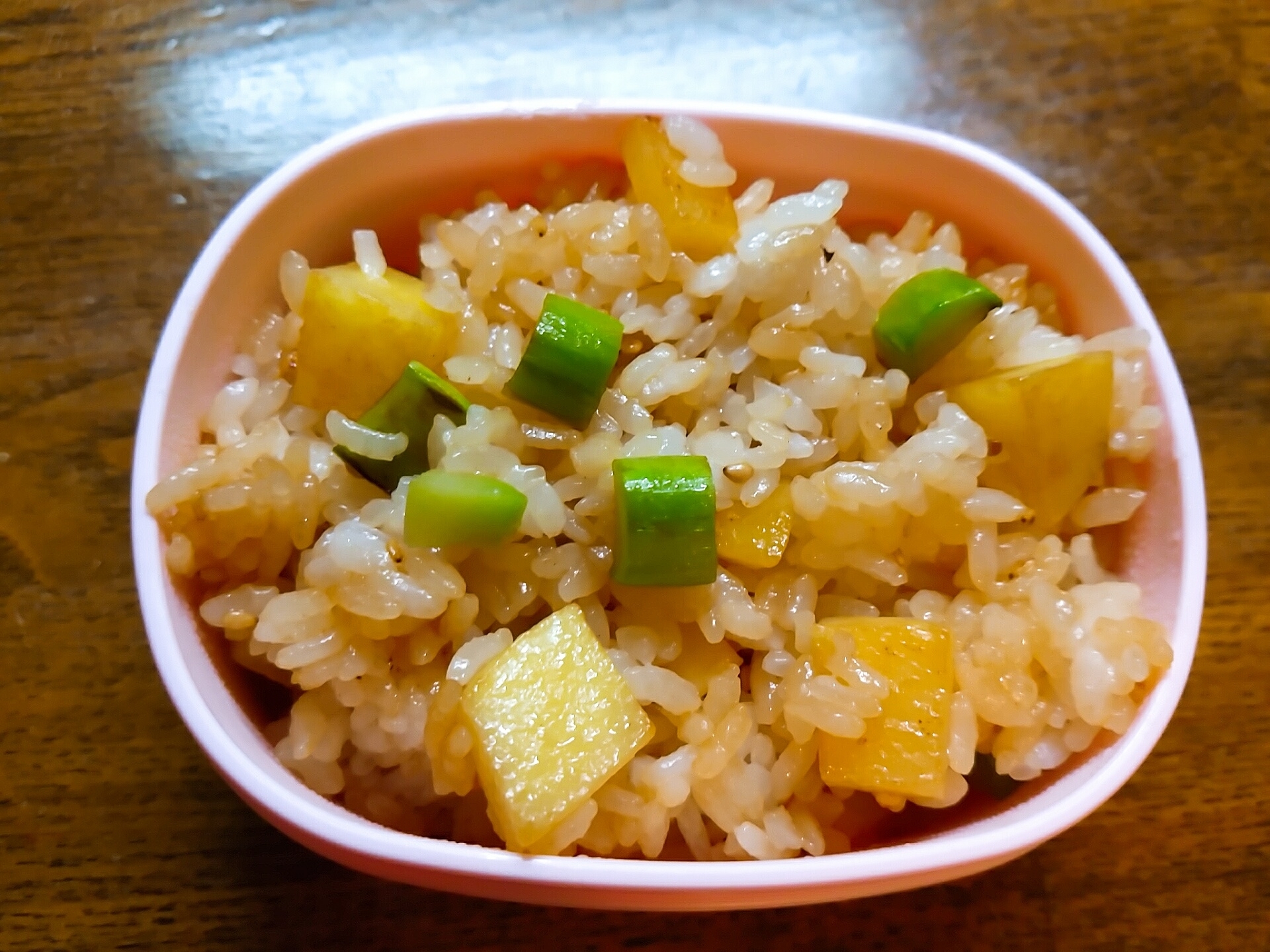 じゃが芋とブロッコリーの茎の焼き肉味ご飯