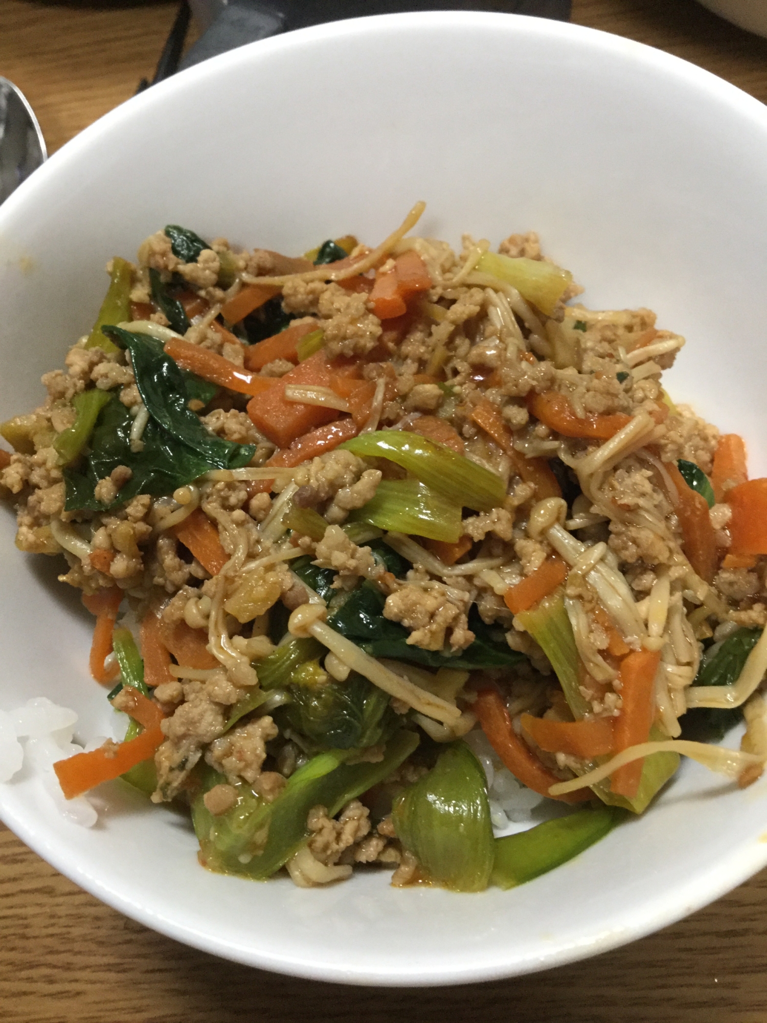 ひき肉と野菜のピリ辛丼