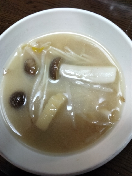 えのき・しめじ・油揚げの味噌汁（鰹だし・塩麹入り）