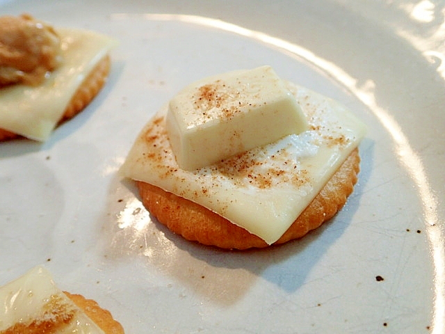 ＣＯで　2種のチーズとホワイトチョコの焼きリッツ