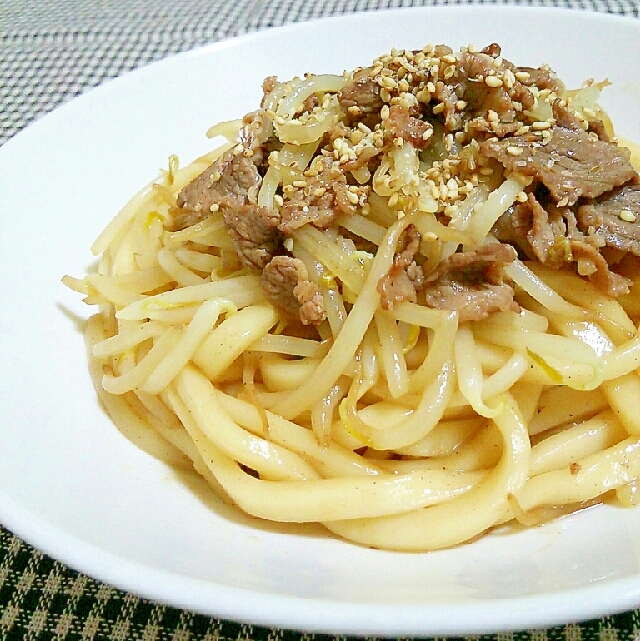 牛肉ともやしの焼きうどん