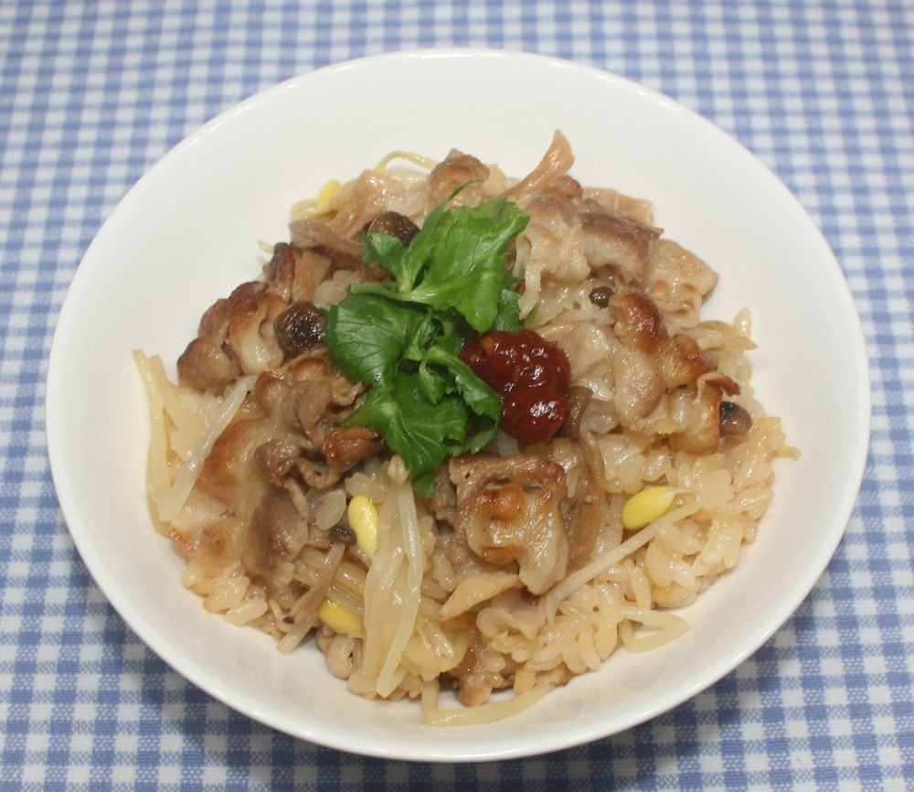 NHK☆乾燥シメジでもやしと豚肉の炊き込みご飯