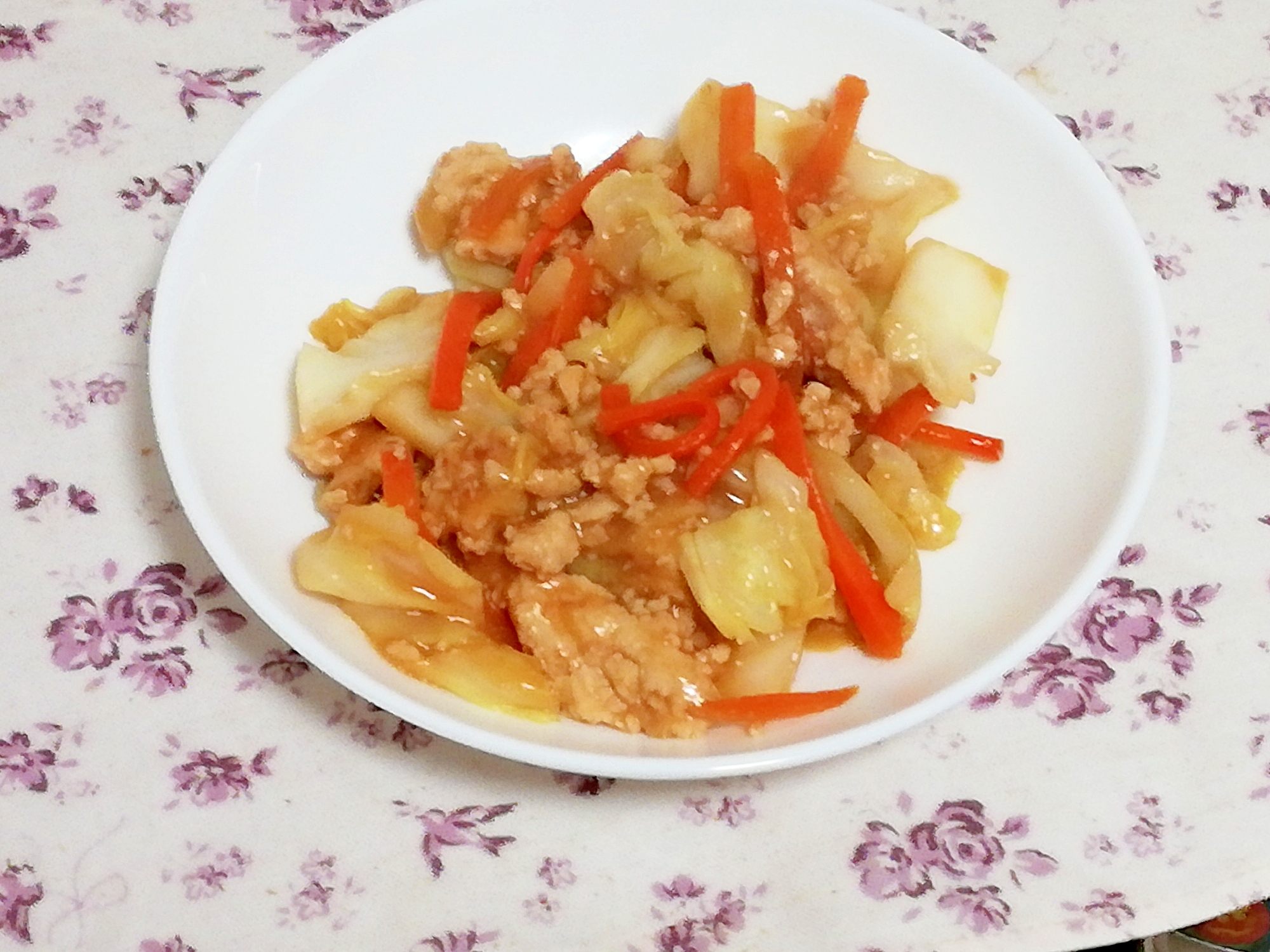 箸が止まらん！鳥ひき肉とキャベツの簡単生姜味噌炒め