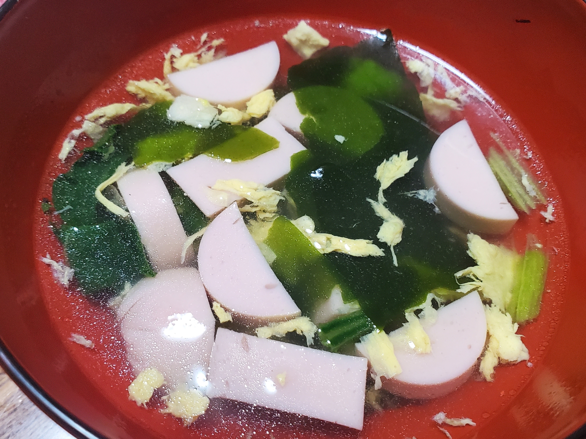 魚肉ソーセージ入り卵スープ