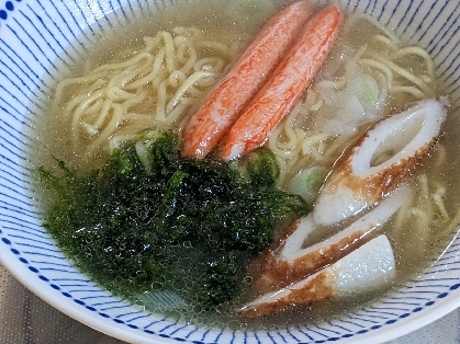 あおさとカニカマの海鮮風塩ラーメン