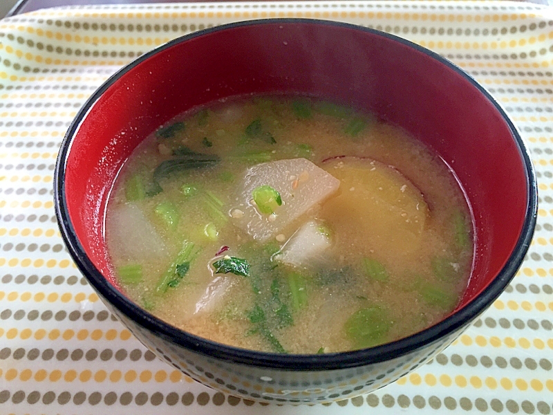 かぶらとサツマイモの☆秋野菜味噌汁