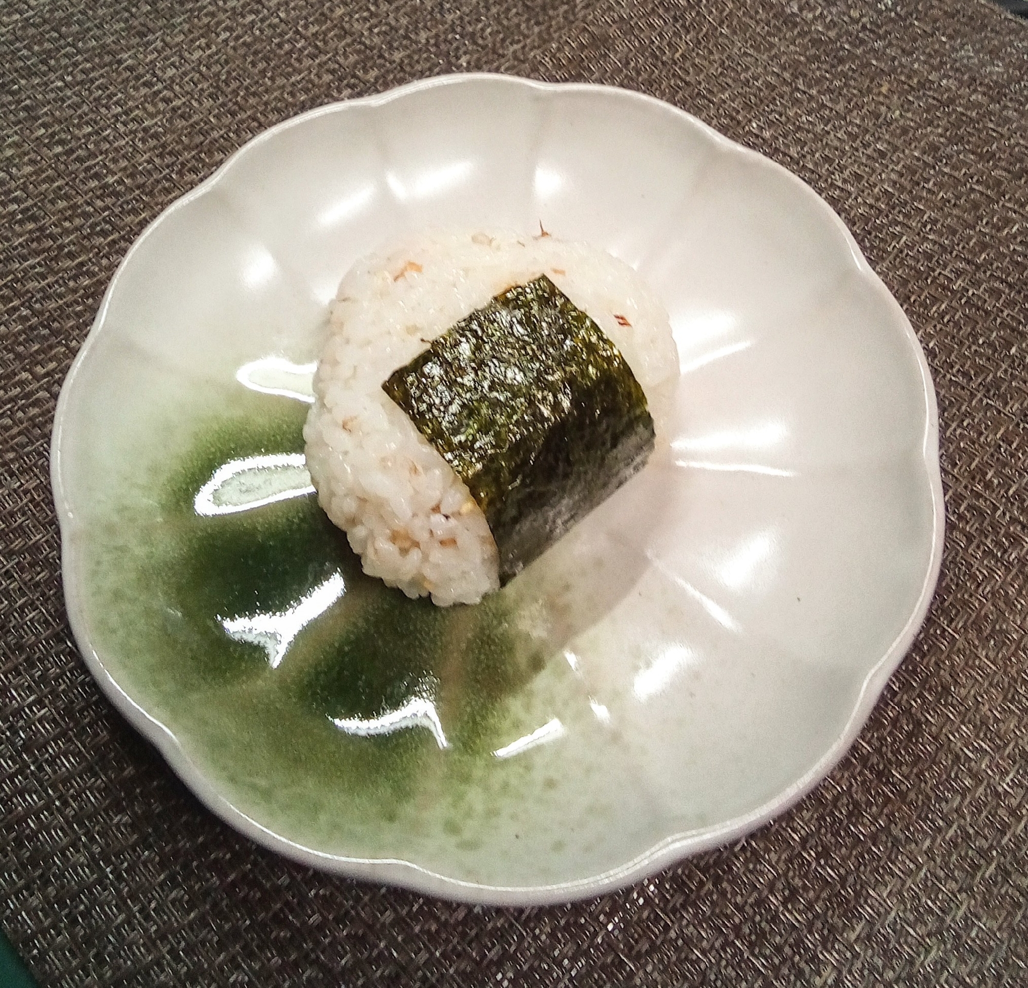 梅塩昆布おにぎり〜簡単おにぎり〜