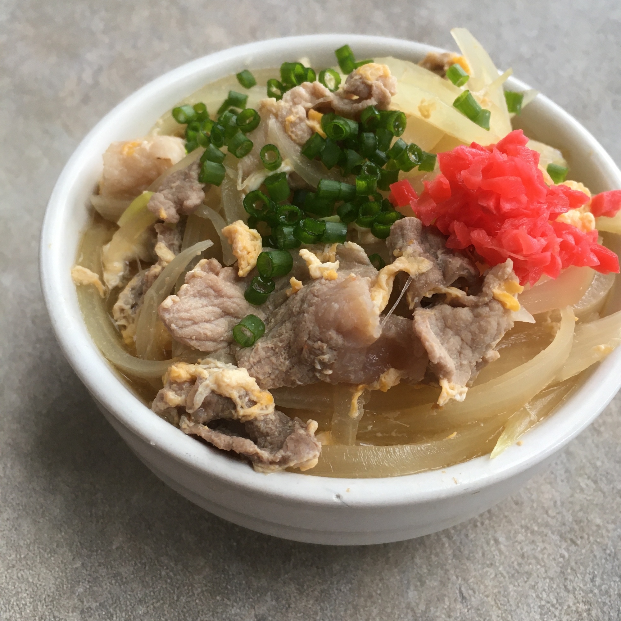 豚こま肉と玉ねぎde玉子丼♪