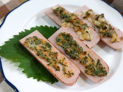 ピンクで可愛い♡魚肉ソーセージの明太マヨ焼き