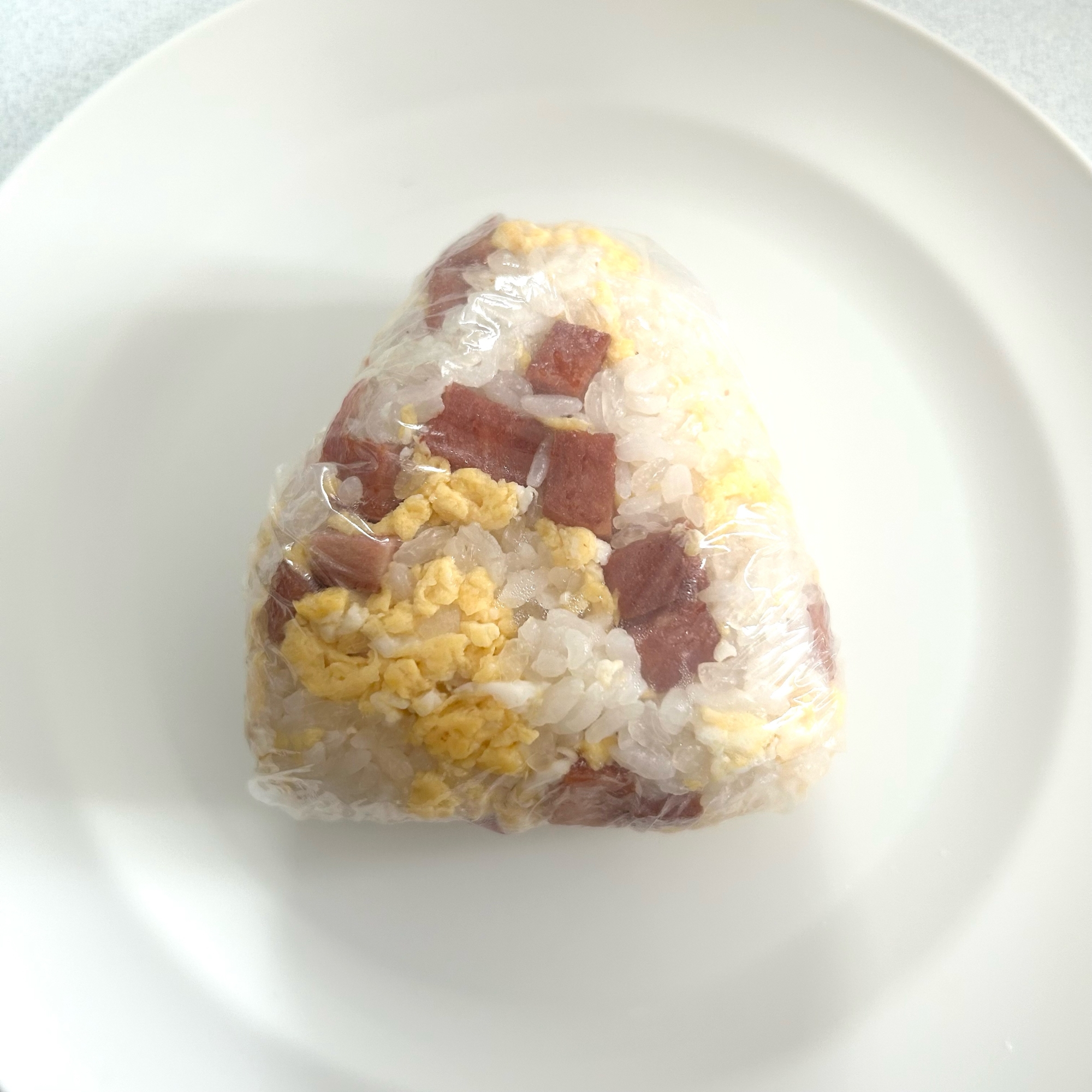 【お弁当に】スパムの三角おにぎり