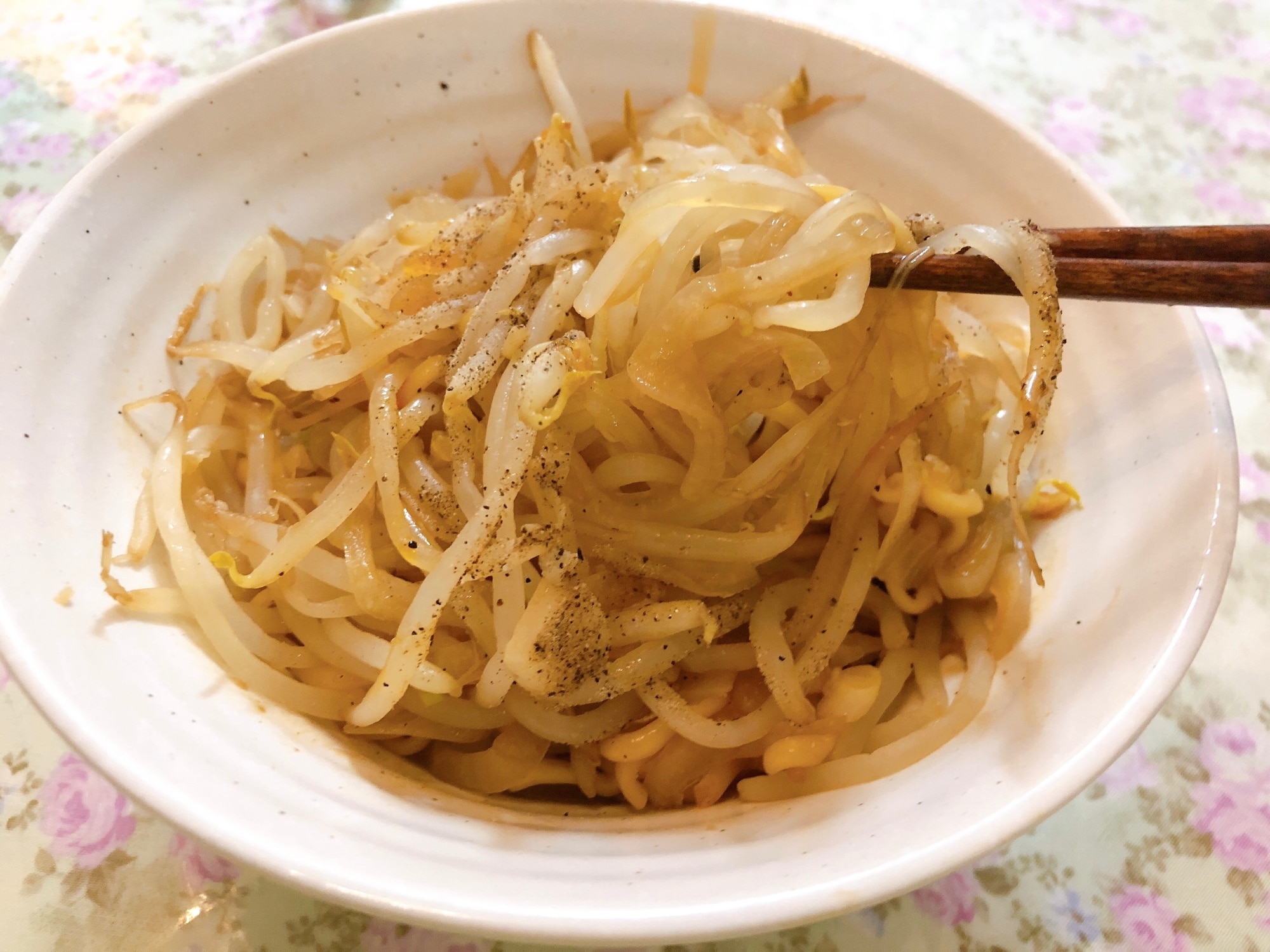 にんにくたっぷり！もやしと玉ねぎのまぜそば レシピ・作り方 by