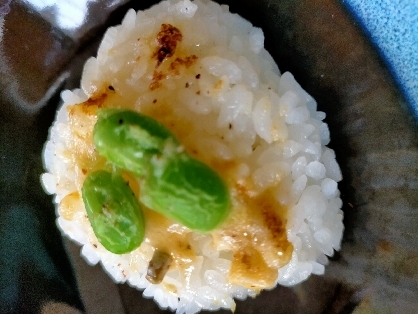 スパイシー　タルタルと枝豆の焼おにぎり