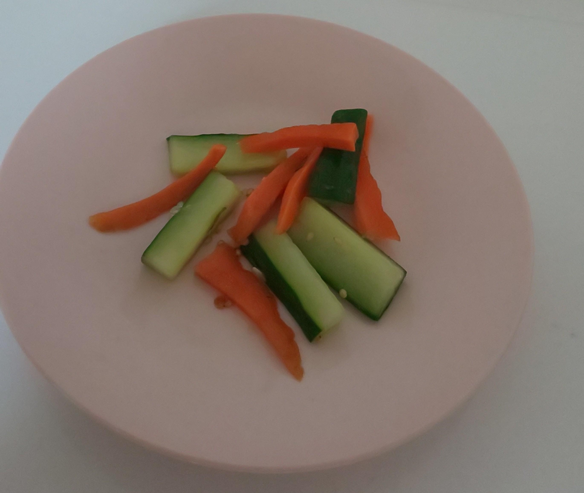 きゅうりとにんじんの和え物