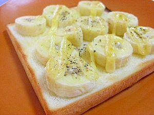 バナナのマヨ胡椒トースト