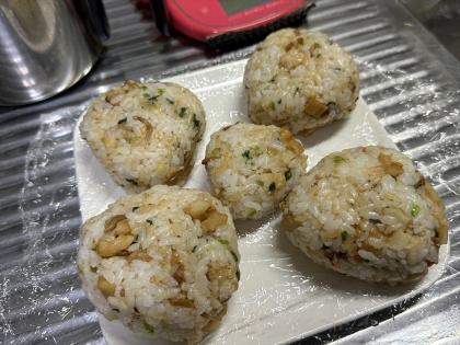 お弁当･夜食に!しらすと青ネギとちくわの☆おにぎり