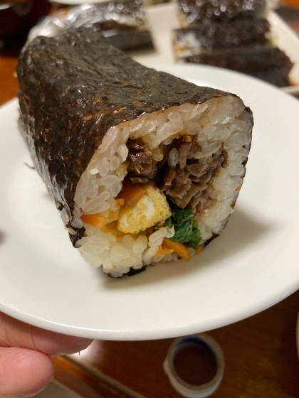 巻き寿司はあまり好きではないのでつく、ないのですが。海苔が余っているのでキンパをはじめてつくってみました。美味しいレシピでした、リピします。