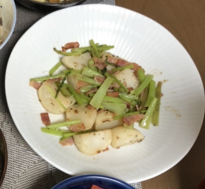 柔らかいカブだったので、皮ごと乱切りにして食べてみました。シンプルな味付けなのにめちゃめちゃ美味しいのがお気に入りです〜