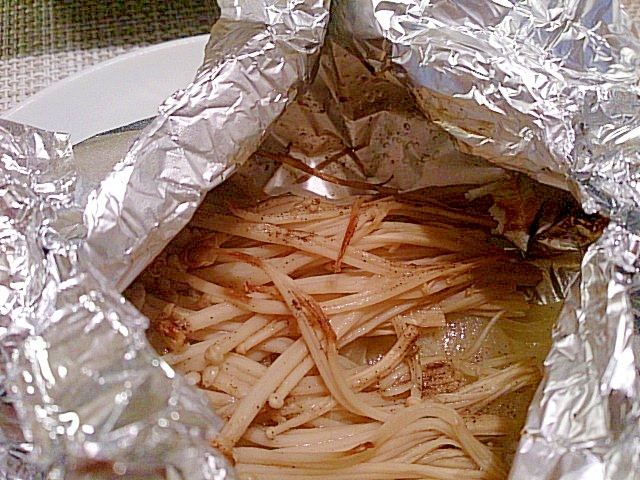 シンプルに!玉ねぎとえのき茸のホイル焼き