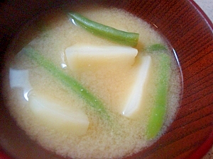 冷凍インゲンとじゃが芋の味噌汁